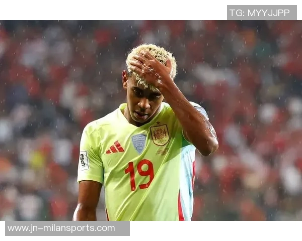 亚马尔尽管耻骨伤病未愈仍坚持训练展现顽强斗志