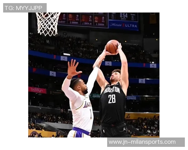 亚当斯解析双塔阵容策略强调防守节奏与进攻对位优势的重要性